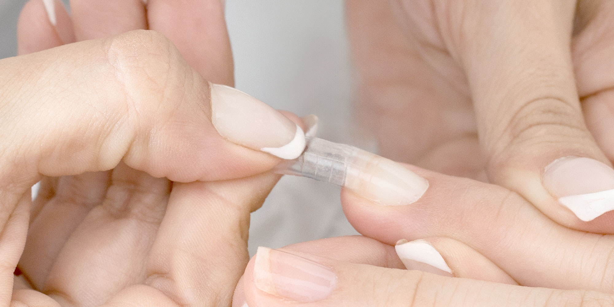 what-nail-glue-do-professionals-use-blog-image-01