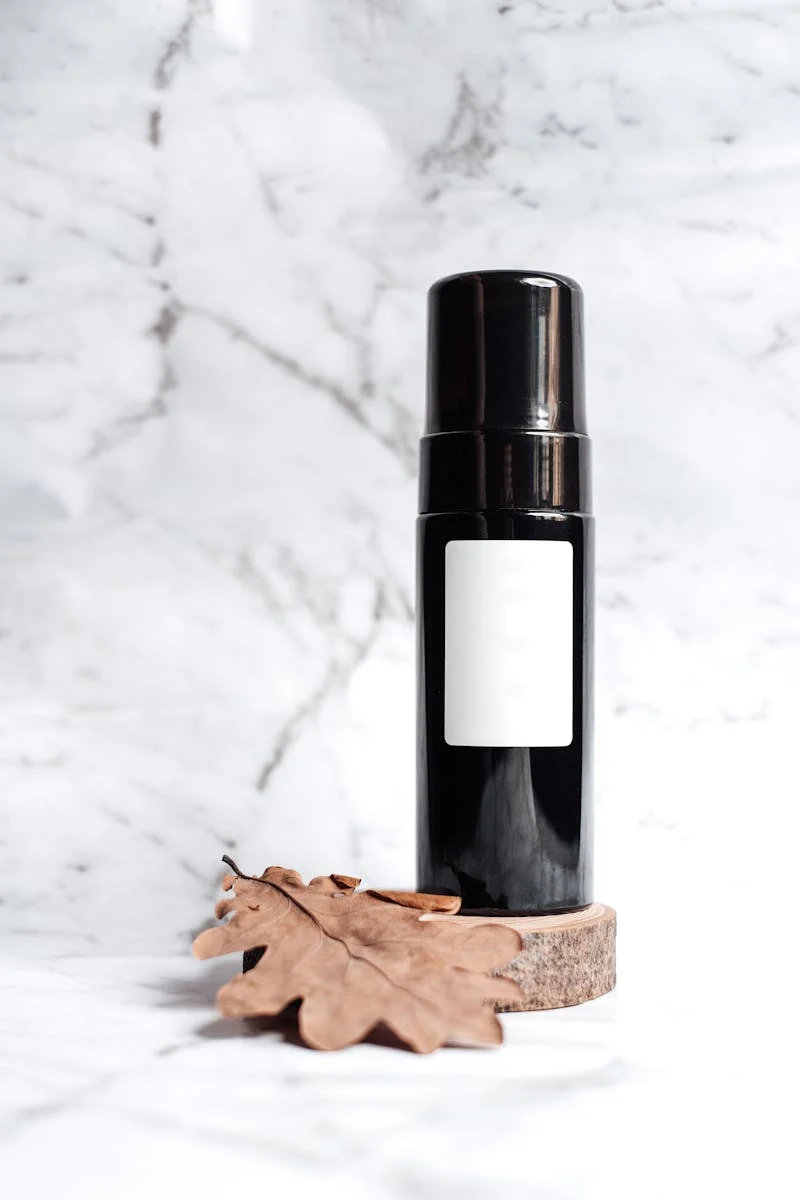 Mini bottle of high-performance nail glue from Chemence Cosmetics, offering durable and strong bonds for professional nail care.